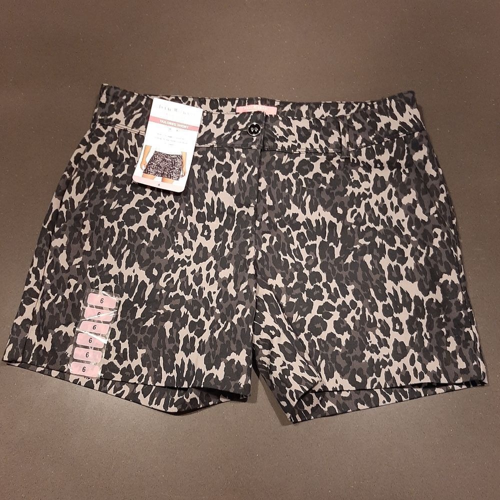 Isaac Mizrahi New York Tailored Leopard Print Shorts NWT Size 6